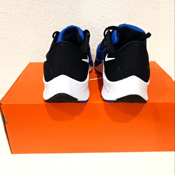 Nike - Picture 3 of 4